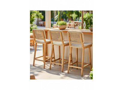 Stimmungsvolles Design Barhocker aus Holz mit Rattanbespannung