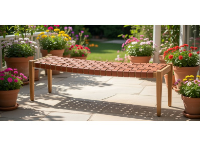 Stilvolle Gartenbank aus Holz mit Lederbezug für elegantes Design