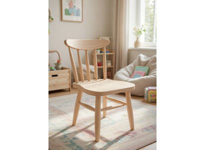 Bequemer Kinderstuhl aus hochwertigem Holz im modernen Design