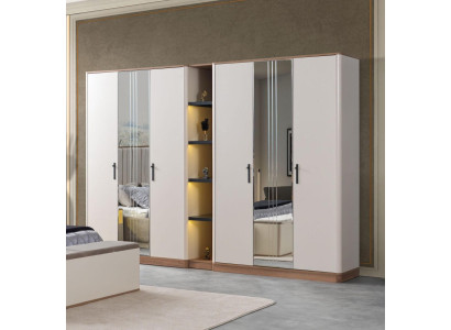 Stilvoller Kleiderschrank mit Spiegel und eleganten Regalfächern