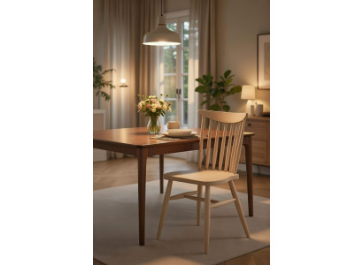 Moderner beige Holzstuhl  –  Robust und komfortabel für Esszimmer