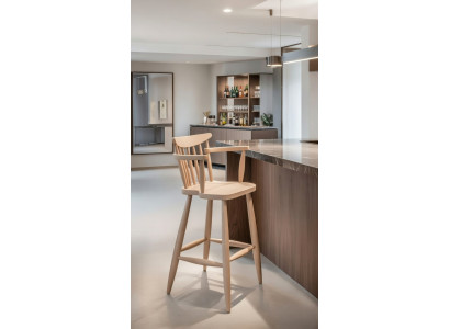 Moderner Holzstuhl mit ergonomischer Rückenlehne für Esszimmer