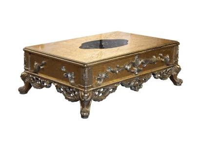 Couchtisch im klassischen Stil mit zeitlosem, elegantem Design