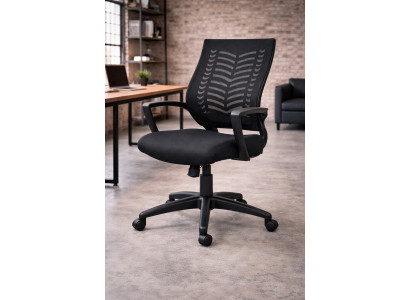 Bürostuhl in Schwarz mit ergonomischer Rückenlehne und gepolsterter Sitzfläche