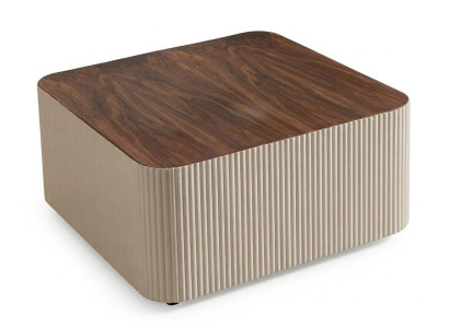 Moderner Couchtisch in stilvollem und praktischem Design