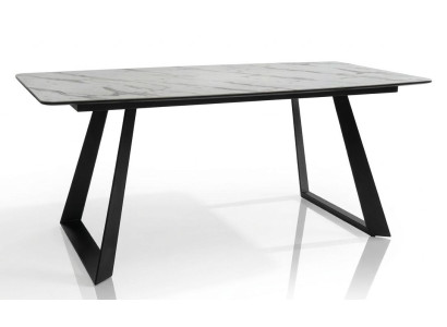 Zeitloser Esstisch im eleganten Design für moderne Essbereiche