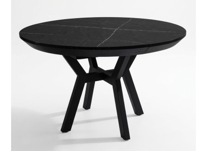 Eleganter Esstisch aus robustem Holz – modern und zeitlos gestaltet.