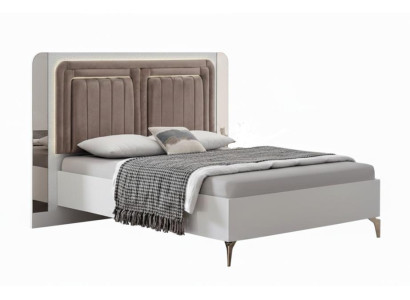 Stilvolles Bett im modernen Design für erholsamen Schlafkomfort.