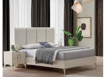 Stilvolles Schlafzimmer-Set mit Bett und zwei Nachttischen