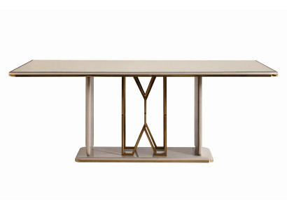 Luxuriöser Esstisch mit goldener Geometrie und edler Glasplatte