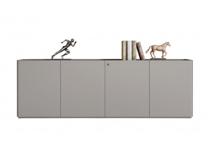 Modernes Sideboard mit Holzoberfläche und minimalistischen Türen