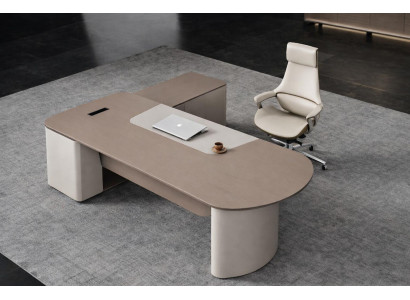 Eleganter Chefschreibtisch mit ergonomischem Sessel für das Büro