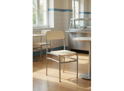 Vielseitiger Stuhl in Beige mit robustem Metallgestell und Komfort