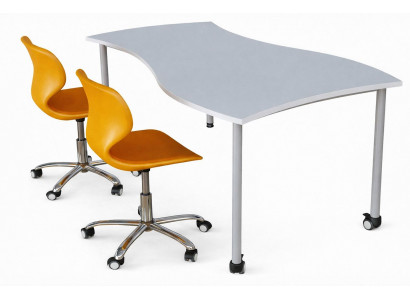 Moderne Schulbank mit ergonomischen Drehstühlen und Rollen im Design