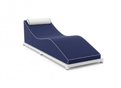 Ein Sitzer Liegestuhl blau bequem modern still neu Strand