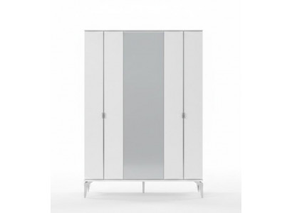 Eleganter Kleiderschrank – geräumig und stilvoll gestaltet
